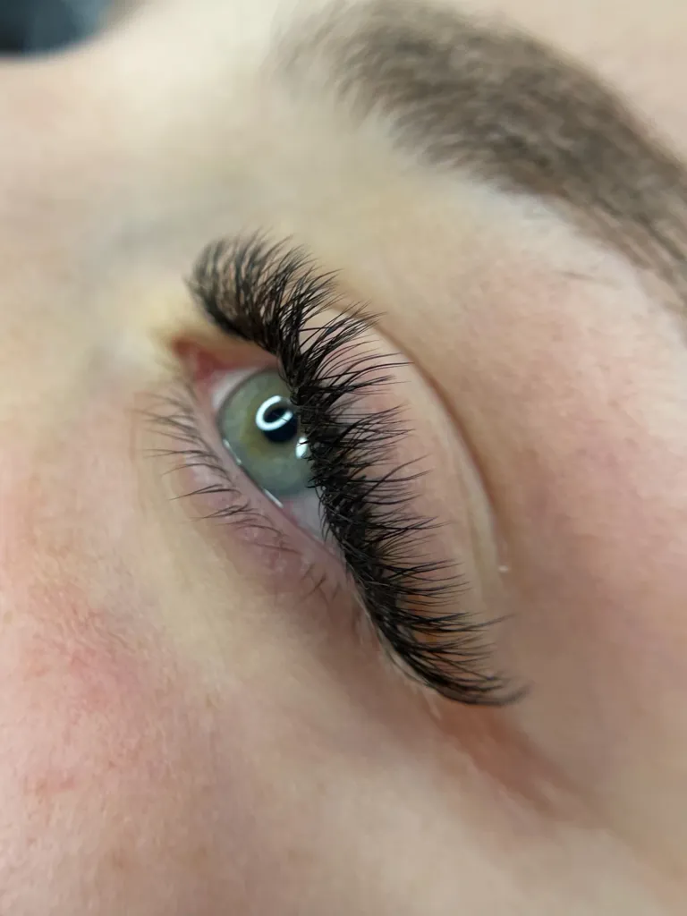 Ejemplo de tratamiento de lash lifting en pestañas